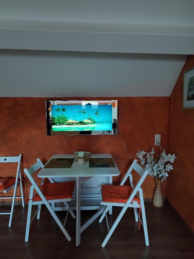 Apartment Bienvenue Au Fare Hibiscus Corrombles