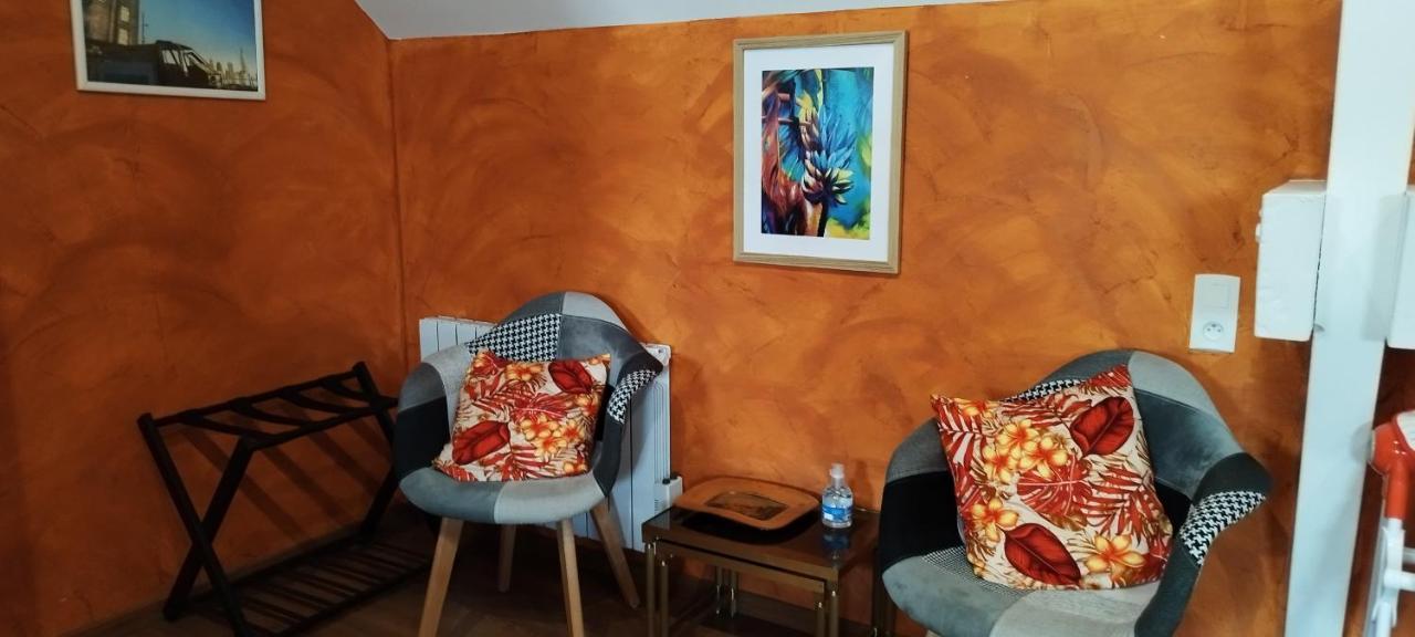 Apartment Bienvenue Au Fare Hibiscus Corrombles